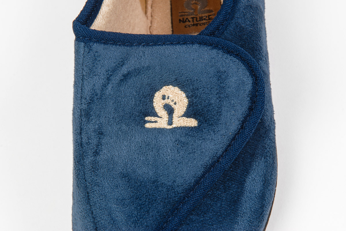 Label and Logo DETAIL (2)